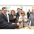 Alfonso Arias, Adolfo Canedo, María Jesús Pascual, Fidentino Reyero, Isabel Carrasco y el bodeguero de Vinos de Arganza.