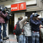 Imagen de archivo de la entrada de la sede del PSOE en la calle de Ferraz, Madrid.