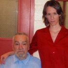Charles Manson y su joven novia, Star, en una foto subida por el reo a su cuenta de Twitter.