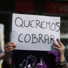 Los trabajadores de Everest siguen reclamando el pago de sus nóminas.