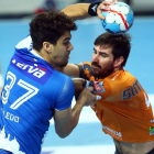 Vieyra, uno de los goleadores de los ademaristas ante el Wisla Plock, fue expulsado. PIOTR AUGUSTYNIAK