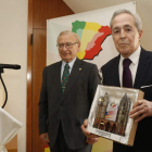 Martín Manceñido y Dias Pereira, en el homenaje al cónsul portugués en León. FERNANDO OTERO