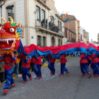 Un momento del desfile de Carnaval, celebrado ayer en La Robla, en el que La Poza se impuso en el concurso de disfraces.  PLANILLO