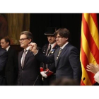 Carles Puigdemont junto a Artur Mas y Carme Forcadell, en la toma de posesión.