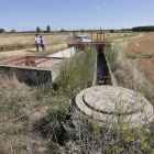 La nueva acequia (derecha) y la del Canal de Villares.