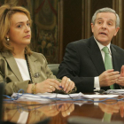 Nuria Lesmes, concejala de Personal, junto al alcalde de León, Emilio Gutiérrez.