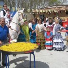 Caballos, rebujitos, tablao falmenco y paella, en la feria de abril del centro ecuestre.