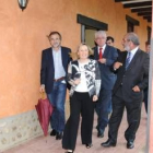 Ignacio Robles, Amparo Valcarce, José Ángel Hermida y Santos Llamas pasean por El Caserío