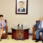 El ministro sirio de Exteriores, junto a una alta representante de la ONU, ayer, en Damasco.