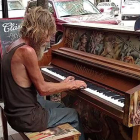 Daniel Gould, durante su interpretación callejera en Saratosa (Florida), el 30 de junio.
