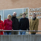 Noelia, segunda a la izquierda, y Alberto, a la derecha, los dos científicos leoneses en el CIC.