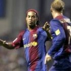 Ronaldinho junto a Gudjohnsen, convocado por Islandia