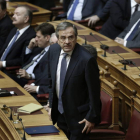 El primer ministro, Antonis Samaras, asiste a la votación del presidente en el Parlamento.