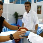 Las alubias sirvieron de sabroso aperitivo a la hora de comer en la plaza de toros de la capital