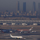 Vista del Aeropuerto de Barajas con Madrid de Fondo.