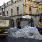 La nieve está siendo retirada de las calles en las que más acumulación se ha registrado.