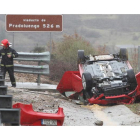 El coche se salió de la vía a la salida del viaducto de Pradoluengo, en dirección a La Coruña.