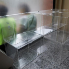 Urnas que iban a ser destinadas a la campaña para el referéndum del 1 de octubre guardadas en la sede de Asamblea Nacional Catalana (ANC) antes de un registro de la Guardia Civil.