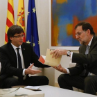 Rajoy y Puigdemont en una reunión en 2016