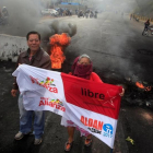 Seguidores de Nasralla frente a una barricada en una carretera, durante una protesta en Tegucigalpa, el 1 de diciembre