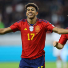 Yamal, celebrando su gol junto a Gavi, abrió el camino al triunfo de España frente a Chipre en el penúltimo partido de clasificación. SAVVIDES