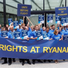 Varios pilotos de Ryanair protestan en el Aeropuerto Internacional de Fráncfort en el día de huelga.