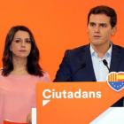 El presidente de Cs, Albert Rivera, y la líder del partido en el Parlament, Inés Arrimadas, en la rueda de prensa que han ofrecido este domingo en Barcelona.
