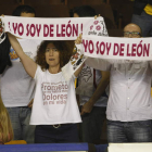 Las bufandas conmemorativas que puso a la venta SOS León con el lema «Yo soy de León» poblaron a cientos la grada.
