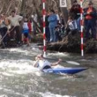 Un piragüista disputa una prueba de la Copa de Castilla y León de Descenso de Aguas Bravas