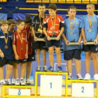 Tascón, cuarto por la derecha, se hizo con el título de campeón de España en dobles masculinos.