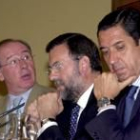 Rato, Rajoy y Zaplana, durante la rueda de prensa tras la reunión del Consejo de Ministros