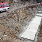 Estado que presentaban ayer las obras en la carretera LE-142, que une Molina con Riego.