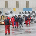 Trabajadores de Roldán abandonando la factoría el día del incendio.