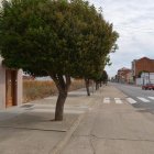 Avenida del Órbigo de Santa María del Páramo, incluida en la primera fase de reforma de aceras. MEDINA