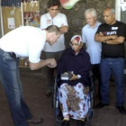 Haidar recibió ayer en el aeropuerto de Lanzarote el Premio Nelson Mandela.