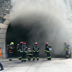 Los bomberos de Pingtung durante uno de los ejercicios realizados en las instalaciones de la FSB.
