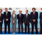 Agustín Hernández, Antonio Silván, Isabel Marqués, Tomás Villanueva, Anai Astiz, Francisco Rodríguez y Mikel Díez Sarasola posan antes de la reunión celebrada durante la jornada de ayer en Valladolid.