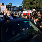 El ministro de Esteriores de Irán, Mohammad Javad Zarif, recibido en Teherán por una multitud de ciudadanos que festejaban el acuerdo de Lausana.