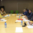Tudanca, ayer, con los miembros de la Plataforma Social de Valladolid.