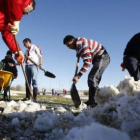 Algunos de los 25 reclusos en régimen de tercer grado que quitaron la nieve del Área de Puente Castr