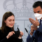 Pedro Sánchez junto a la primera ministra de Finlandia, Sanna Marin, ayer en la Moncloa. JUAN CARLOS MARÍN