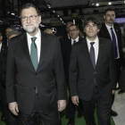 Los presidentes Mariano Rajoy y Carles Puigdemont, en el Salón del Automóvil de Barcelona, el pasado 12 de mayo.