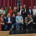 Foto de familia de participantes, jurado y organización del Festival de Teatro de Carrizo, que este año ha cumplido veinte años. DL