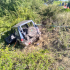 Todoterreno en el que circulaba el herido grave. BOMBEROS PONFERRADA