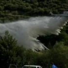 Momento de la descarga de agua sobre el monte de Ponferrada