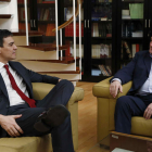 El secretario general del PSOE, Pedro Sánchez, y el presidente del PNV, Andoni Ortuzar. s. barrenechea