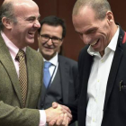 De Guindos y Varoufakis, en la reunión del Eurogrupo del viernes.