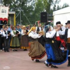 Los participantes disfrutaron también de una exhibición de bailes regionales al son de gaitas.