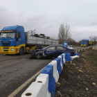 El accidente registrado ayer en este punto negro se saldó sin heridos.