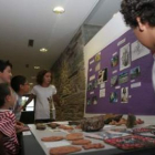 La edil de Cultura del Ayuntamiento, ayer con los niños que participaron en el curso.